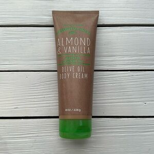 Bath & Body Works Essential Oils Almond & Vanilla Olive Oil Body Cream